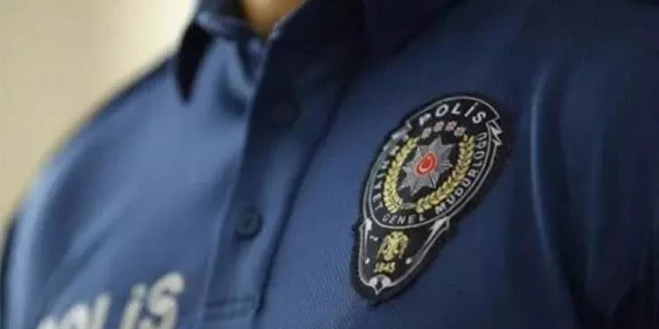 Narkotik müdürüne ‘yağma, şantaj ve cinsel taciz’ suçlaması 1 Cinsel ilişkiye giren iki erkeği gören polisler ‘işlem yapmama’ karşılığı rüşvet istemiş