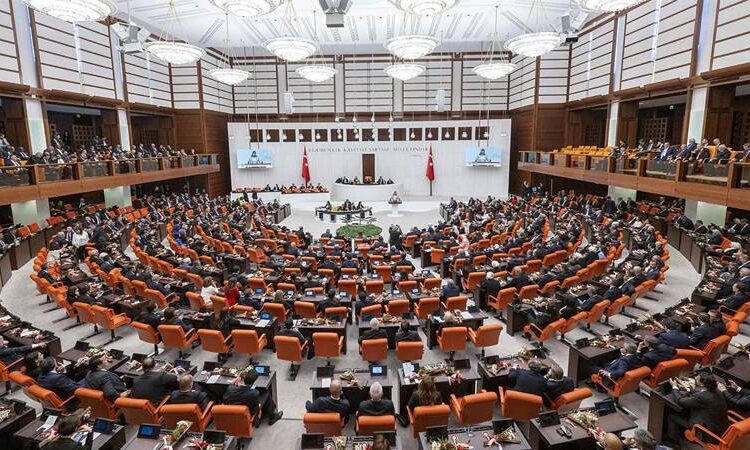 TBMM yarın açılıyor; emekli zammı ve yeni anayasa öncelikli gündem 1 TBMM yarın açılıyor; emekli zammı ve yeni anayasa öncelikli gündem