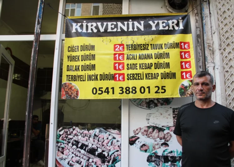 Kebap fiyatlarını euroya endeksledi 1 Kebap fiyatlarını euroya endeksledi