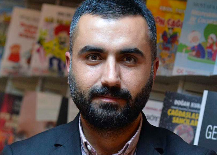 MHP’lilerin tehdit ettiği gazeteci Alican Uludağ: Gönderin iki torbacı... 1 MHP’lilerin tehdit ettiği gazeteci Alican Uludağ: Gönderin iki torbacı…