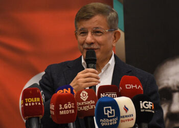 Davutoğlu’ndan Erdoğan’ın ‘itidal’ çağrısına tepki: Tarihe kara bir leke olarak geçecek