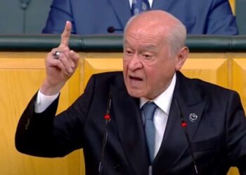 Bahçeli, mikrofonunu kapalı sanarak küfür eden Celal Adan’ı savundu