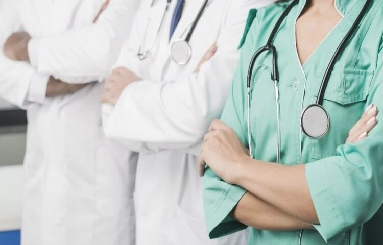 Doktor göçü sürüyor: İyi hal belgesi için 3 bin 25 başvuru 1 Doktor göçü sürüyor: İyi hal belgesi için 3 bin 25 başvuru