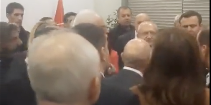 Görüntüler ortaya çıktı: İkinci tur için Kılıçdaroğlu’na ‘çekilemezsin’ baskısı 1 Görüntüler ortaya çıktı: İkinci tur için Kılıçdaroğlu’na ‘çekilemezsin’ baskısı