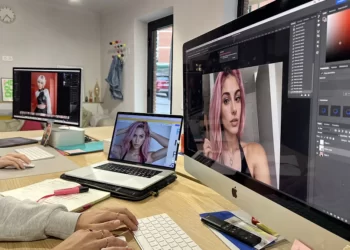 Gerçekte böyle biri yok: Yapay zekanın ürettiği sanal model, ayda 350 bin TL kazanıyor 10 Gerçekte böyle biri yok: Yapay zekanın ürettiği sanal model, ayda 350 bin TL kazanıyor