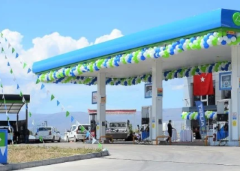 Alpet el değiştiriyor