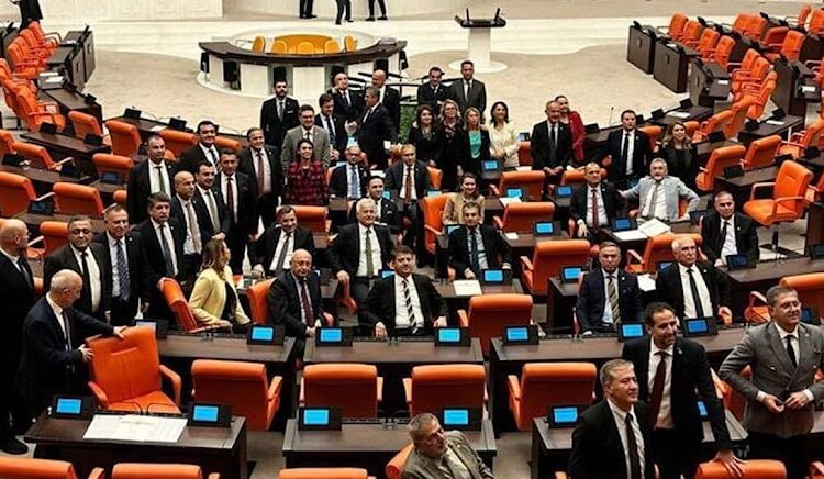 CHP’nin Meclis nöbetinde üçüncü haftaya girildi