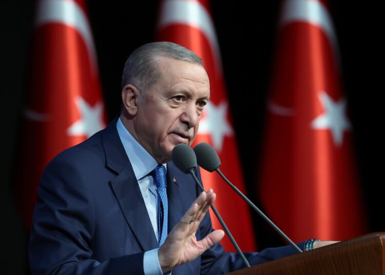 Erdoğan, yargı krizi için 'anayasa değişikliğini' işaret etti 1 Erdoğan, yargı krizi için ‘anayasa değişikliğini’ işaret etti