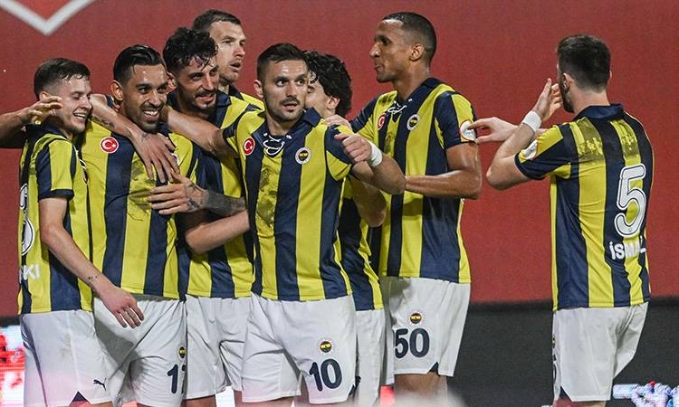 Fenerbahçe, Adana Demirspor deplasmanında liderlik için sahaya çıkıyor 1 Fenerbahçe, Adana Demirspor deplasmanında liderlik için sahaya çıkıyor