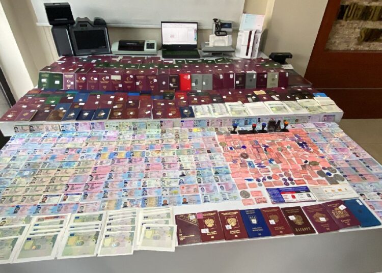 Göçmen kaçakçılığı şebekesi çökertildi