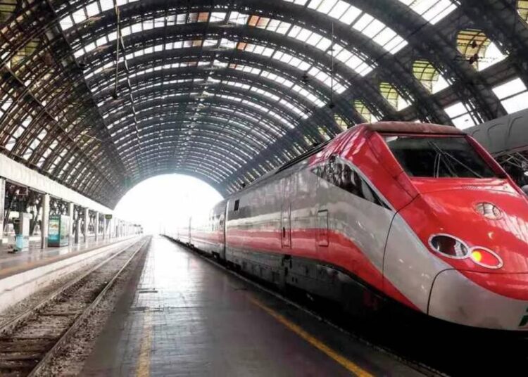 İtalya'da hızlı treni durduran bakanın istifası isteniyor 1 İtalya’da hızlı treni durduran bakanın istifası isteniyor