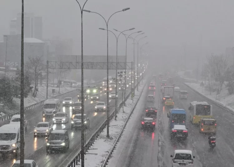 Meteoroloji tarih verdi: İstanbul'a kar geliyor 1 Meteoroloji tarih verdi: İstanbul’a kar geliyor