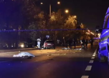 Otomobil yayaların arasına daldı: 5 ölü