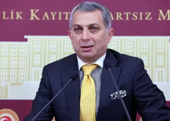 Eski AK Parti milletvekili Metin Külünk ’emr olundum’ diyerek İBB aday adaylığını açıkladı