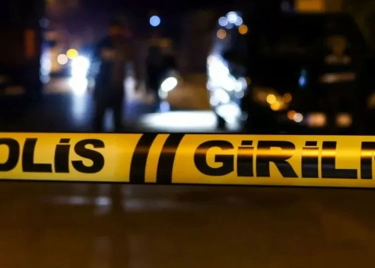 Gaziosmanpaşa'da pompalı tüfekle ateş açıldı: Üç polis memuru ve bir bekçi yaralandı 1 Gaziosmanpaşa’da pompalı tüfekle ateş açıldı: Üç polis memuru ve bir bekçi yaralandı