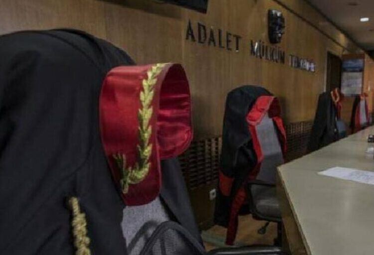 Adliyede yakalanan ‘sahte savcı’ tutuklandı 1 Adliyede yakalanan ‘sahte savcı’ tutuklandı