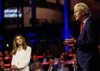 Aşırı sağcı Geert Wilders'in sandıktan birinci çıktığı Hollanda'da koalisyon senaryoları konuşuluyor 4 Aşırı sağcı Geert Wilders’in sandıktan birinci çıktığı Hollanda’da koalisyon senaryoları konuşuluyor