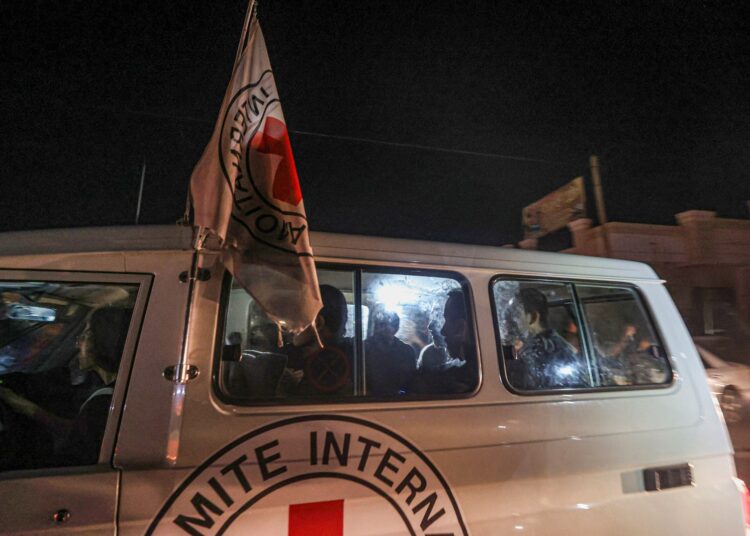 ثاني أيام الهدنة.. الإفراج عن 13 إسرائيليا مقابل 39 فلسطينيا 1 ثاني أيام الهدنة.. الإفراج عن 13 إسرائيليا مقابل 39 فلسطينيا