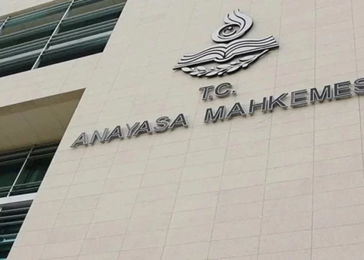 AYM, Can Atalay'a ilişkin ikinci kez ihlal kararı verdi 1 AYM, TCK’nin ‘örgüt üyesi olmamakla beraber örgüt adına suç işleyen’leri kapsayan 220. maddesinin 6. fıkrasını iptal etti