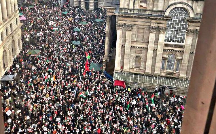 Londra’da on binlerce kişi Gazze için yürüdü