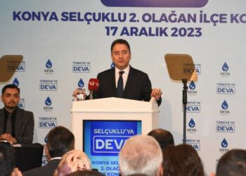 Babacan: Merkez Bankası Başkanı kiralardan şikayet ediyor, memur nasıl yaşayacak