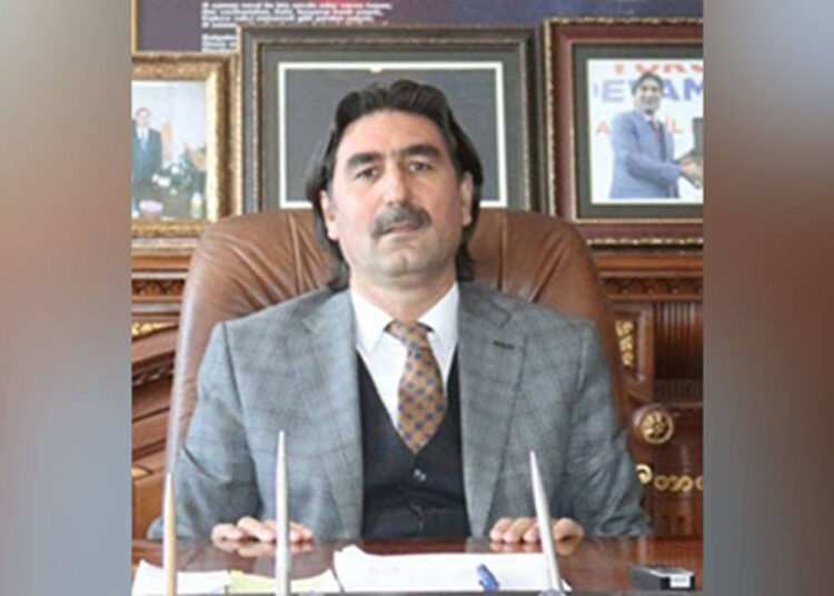 AK Partili Başkan, belediyeyi aile şirketi yapmış! 1 AK Partili Başkan, belediyeyi aile şirketi yapmış!