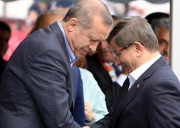 Ahmet Davutoğlu: Bazı yerlerde iktidarın adayına destek verebiliriz