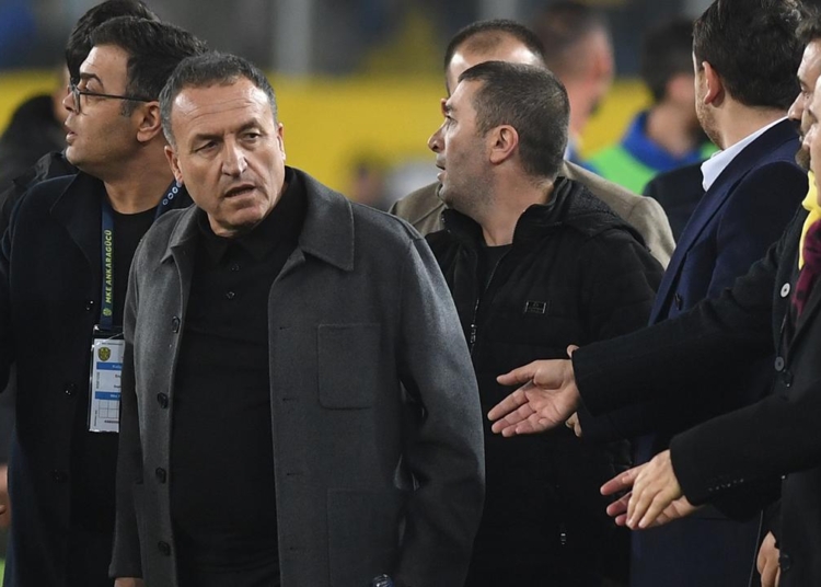 Faruk Koca'nın ifadesi ortaya çıktı: Yumruk attığı hakem Halil Umut Meler'i suçladı 1 Faruk Koca’nın ifadesi ortaya çıktı: Yumruk attığı hakem Halil Umut Meler’i suçladı