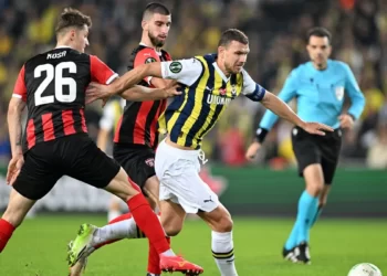 Fenerbahçe evinde 4’ledi, lider olarak Avrupa’ya ‘devam’ dedi