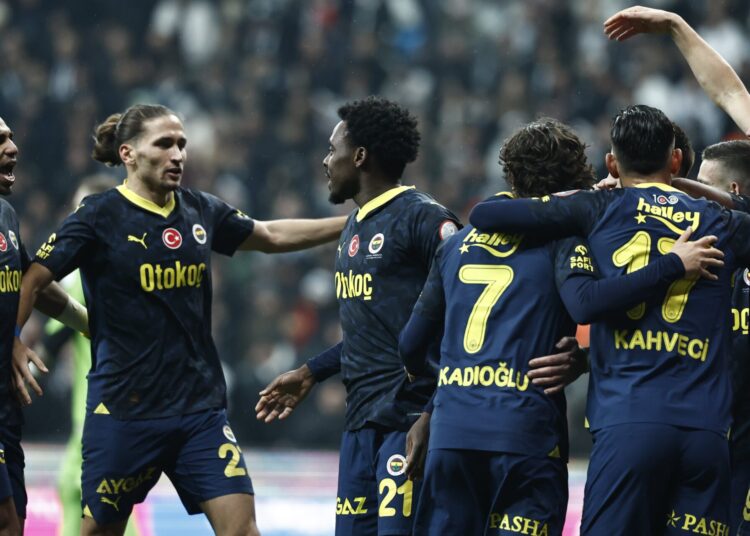 Dev derbide gülen taraf Fenerbahçe oldu 1 Dev derbide gülen taraf Fenerbahçe oldu