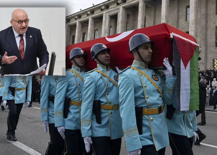 Hasan Bitmez Meclis'ten uğurlandı! Son konuşması ve işte O’na sataşıp kalp krizi geçirtenler... 1 Hasan Bitmez Meclis’ten uğurlandı! Son konuşması ve işte O’na sataşıp kalp krizi geçirtenler…