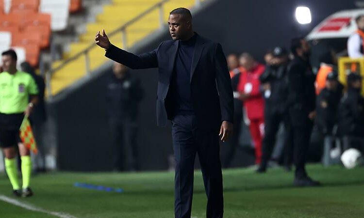 Adana Demirspor’da Kluivert’la yollar ayrıldı