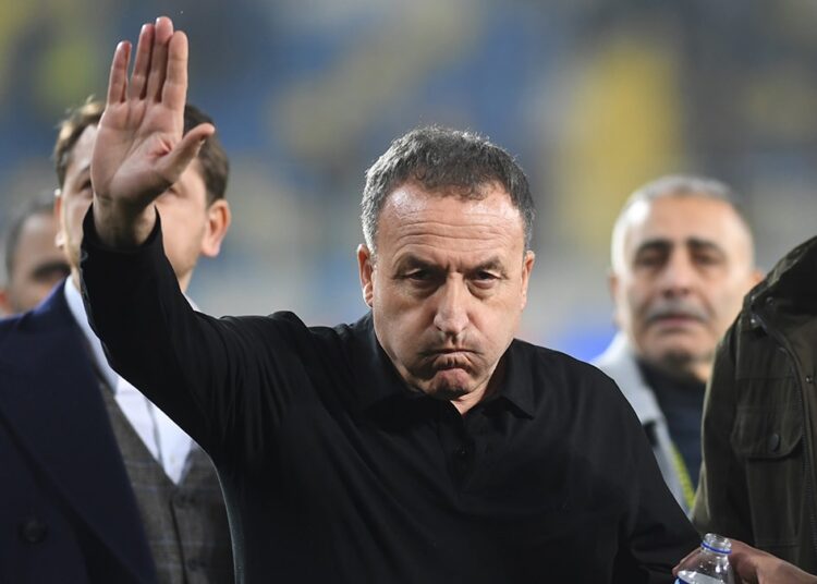 Kamil Aslan yazdı... Türk futbolunda kapkara bir gece 1 Kamil Aslan yazdı… Türk futbolunda kapkara bir gece