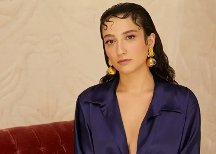 Melike Şahin, Ata’nın sevdiği şarkılar ‘Vasiyet’ albümünden çıkarıldı 1 Melike Şahin, Ata’nın sevdiği şarkılar ‘Vasiyet’ albümünden çıkarıldı