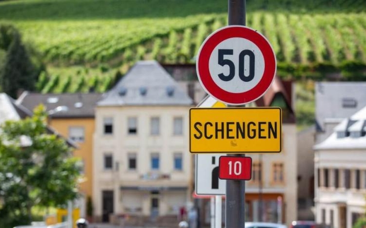 Bulgaristan ve Romanya’nın Schengen bölgesine katılımı onaylandı