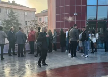 Sigaranın zararlarının konuşulduğu panelde sigara molası