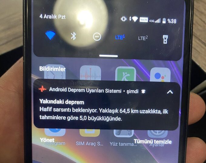 Telefonlardaki uyarı sistemi, depremi saniyeler öncesinden bildi 1 Telefonlardaki uyarı sistemi, depremi saniyeler öncesinden bildi
