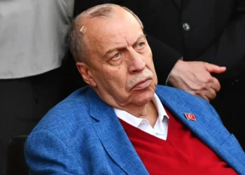 Eski bakan Yaşar Okuyan hastaneye kaldırıldı