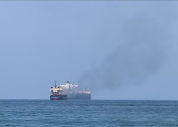 الحوثي: استهداف سفينة متجهة إلى إسرائيل بطائرة مسيرة