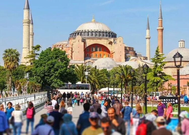 استقبلت تركيا خلال 11 شهراً من العام الجاري 52 مليوناً و742 ألفاً و526 زائراً.