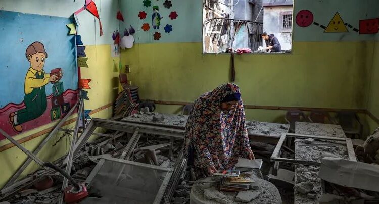 في شمال غزة.. جثث متحللة ولا مجال للحركة سوى جنوبا 1 في شمال غزة.. جثث متحللة ولا مجال للحركة سوى جنوبا