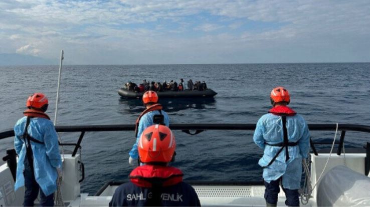 إنقاذ وضبط 175 مهاجرا غربي تركيا 1 إنقاذ وضبط 175 مهاجرا غربي تركيا