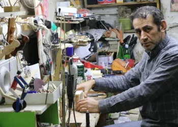 Evinin bodrumunda 500’den fazla ahşap maket yaptı