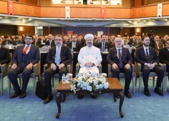 Diyanet 5 yıldızlı otellerde israf yapsın, vatandaş tasarruf