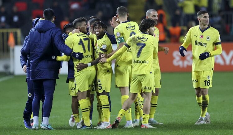 Fener Antep'i tek geçti, maç fazlasıyla puan farkını 5’e çıkardı 1 Fener Antep’i tek geçti, maç fazlasıyla puan farkını 5’e çıkardı