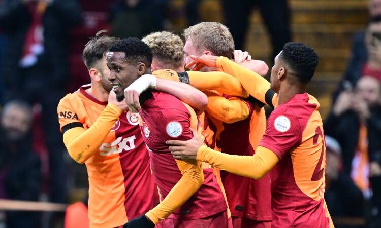 Galatasaray evinde 10’da 10 yaptı