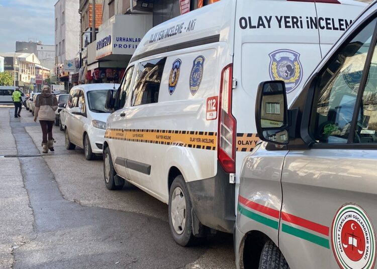 Hacze giden polis memuru vuruldu 1 Hacze giden polis memuru vuruldu