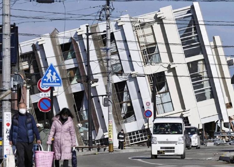 Japonya'daki depremlerde ölenlerin sayısı 161'e yükseldi 1 Japonya’da 7.6 büyüklüğündeki depremde ölü sayısı 48’e çıktı