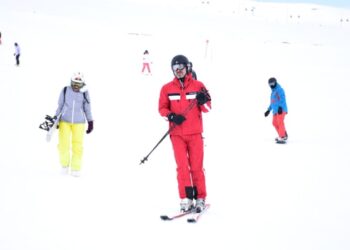 Millet geçim derdinde vekil kayak