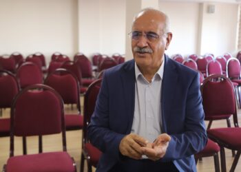 “Kayyım, seçim öncesi Van Belediyesi’nin neyi var neyi yoksa satıyor” 4 “Kayyım, seçim öncesi Van Belediyesi’nin neyi var neyi yoksa satıyor”